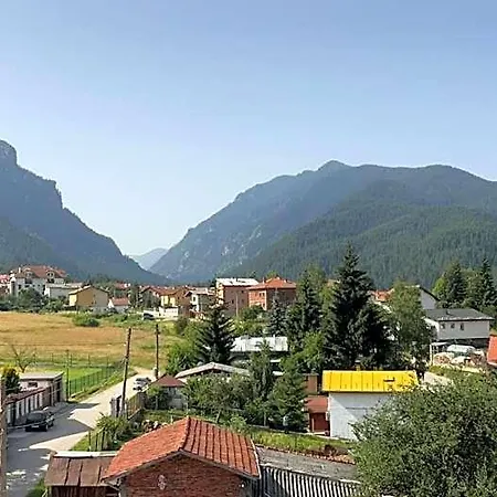 Alpine Nest: 6km To Slopes 3*